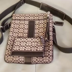 COACH SIGNATURE C BLACK CANVAS LEATHER TRIM ZIP CROSSBODY & COIN KEY CHAIN